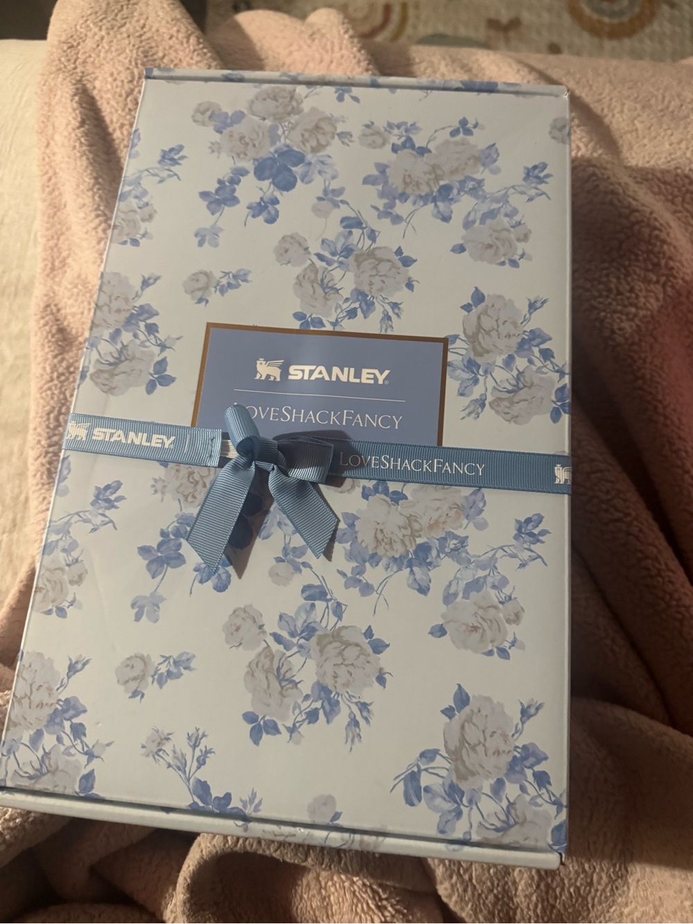 Stanley Floral Gift Box with cup and straw in Light Blue & White